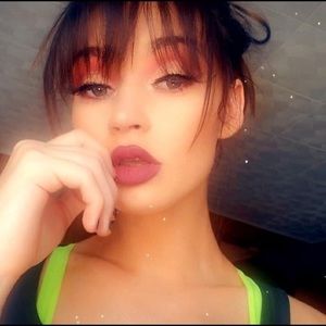 Meet your Posher, Rhi